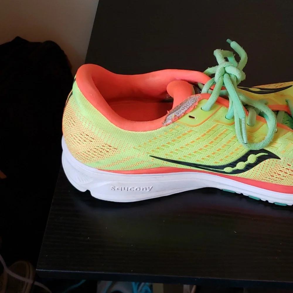 Saucony Ride 13 Powerrun Pre-owned sz10. Wear on left shoe pictured. - Picture 11 of 11